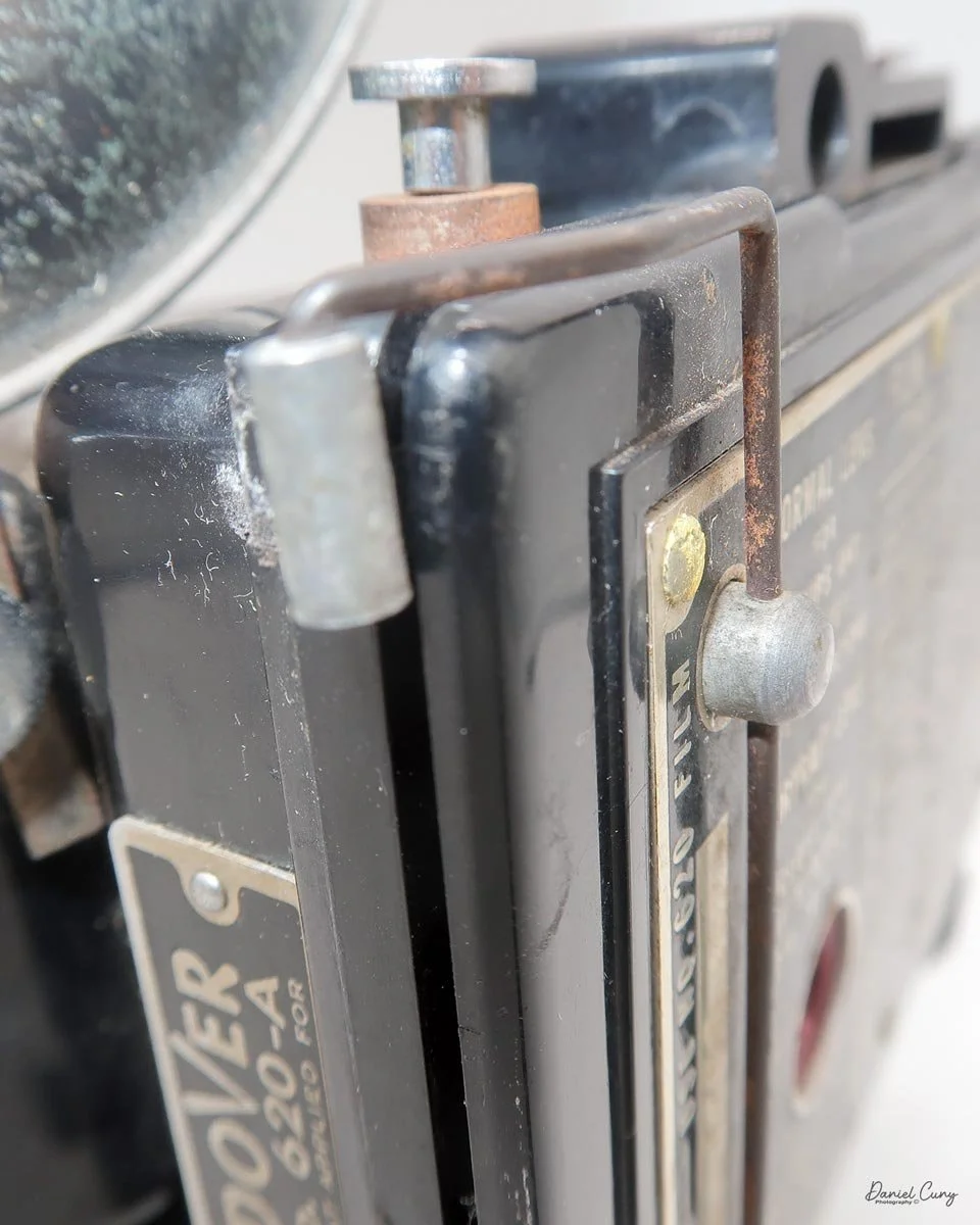 Clip to unhinge to open the back