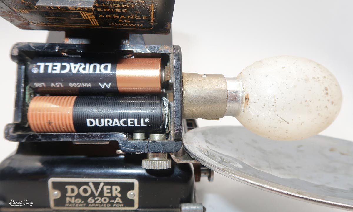 "AA" batteries for the flash
