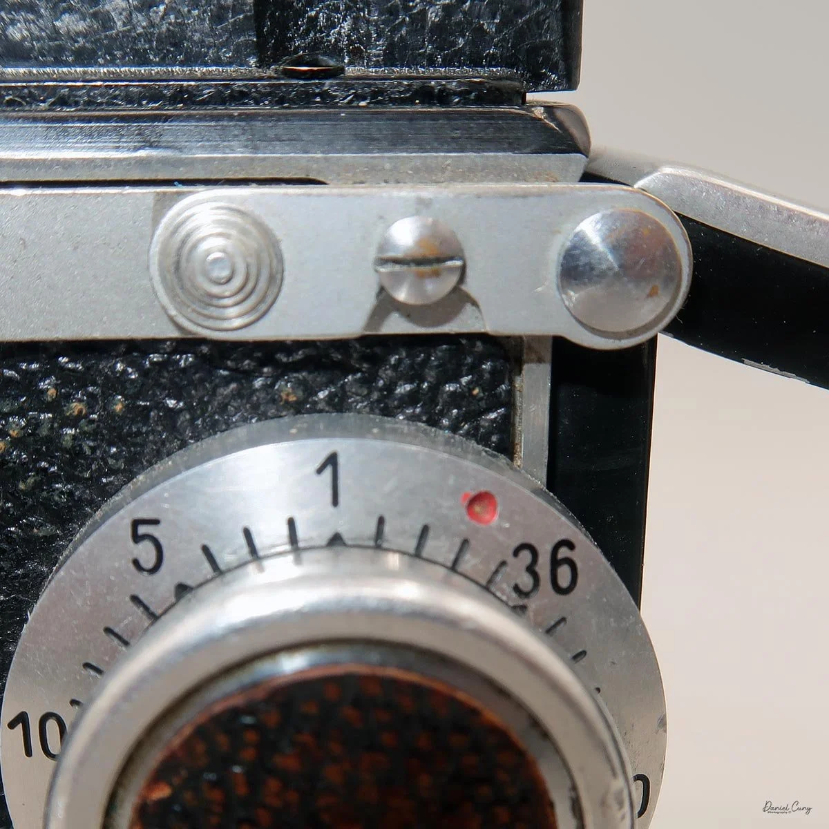 Clip to remove film back "locked"