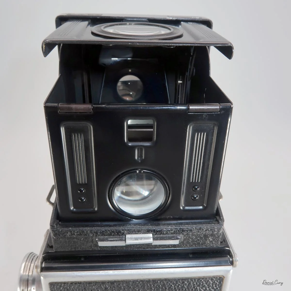 Magnifying lens on top, square for sports finder and glass for eye-level viewing