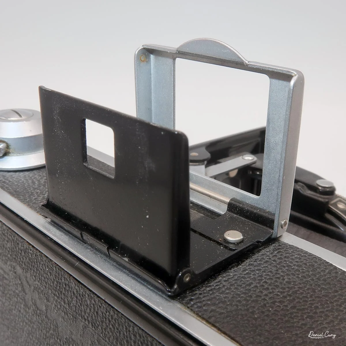Standard flip-up finder