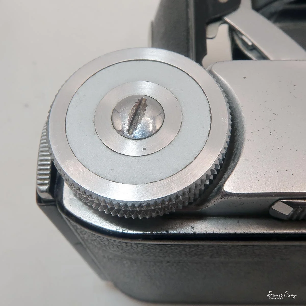 Deluxe film advance knob