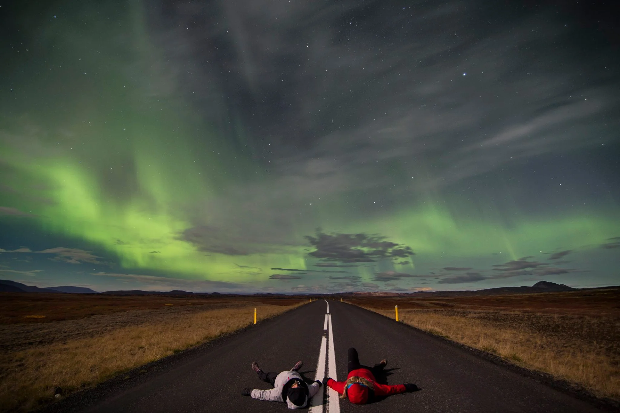Ma cousine et moi. À quelques kilomètres de Mývatn, Islande. Photo par Mathieu Barrette .
