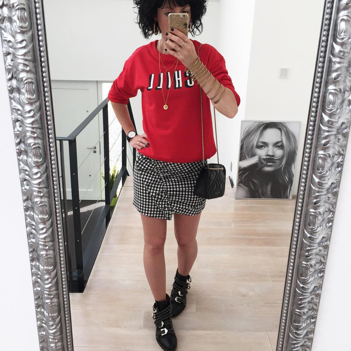 @autourdaudrey sur Instagram, sweat + jupe + boots = ♥