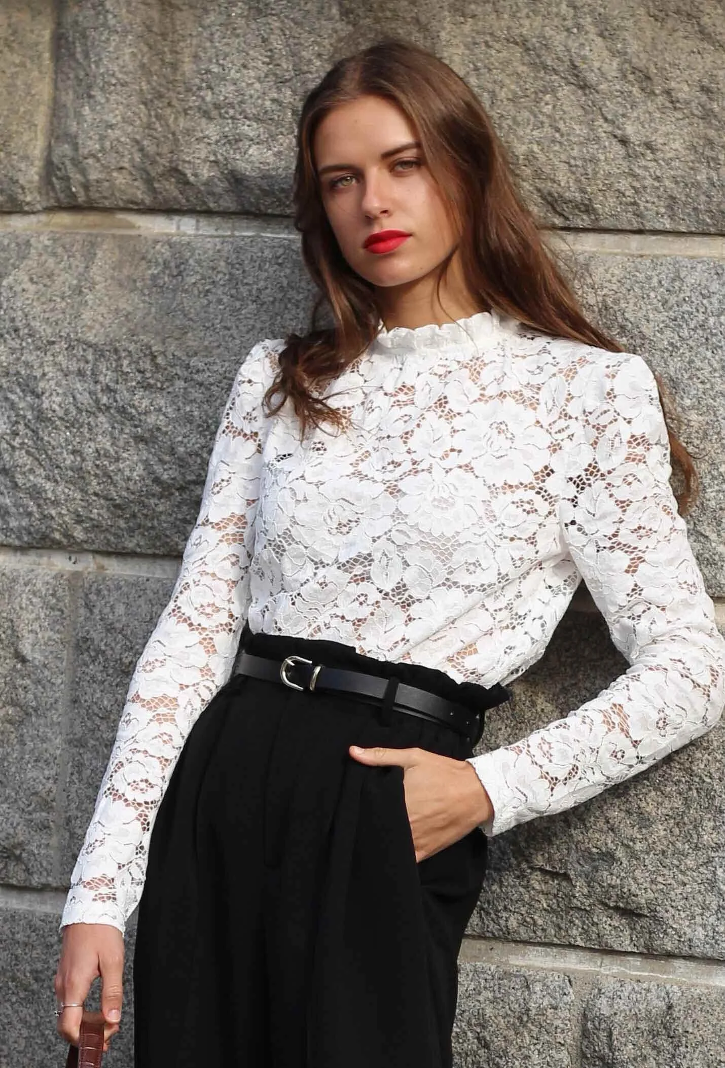 blouse-dentelle-blanche-blair-not-your-girl.jpg