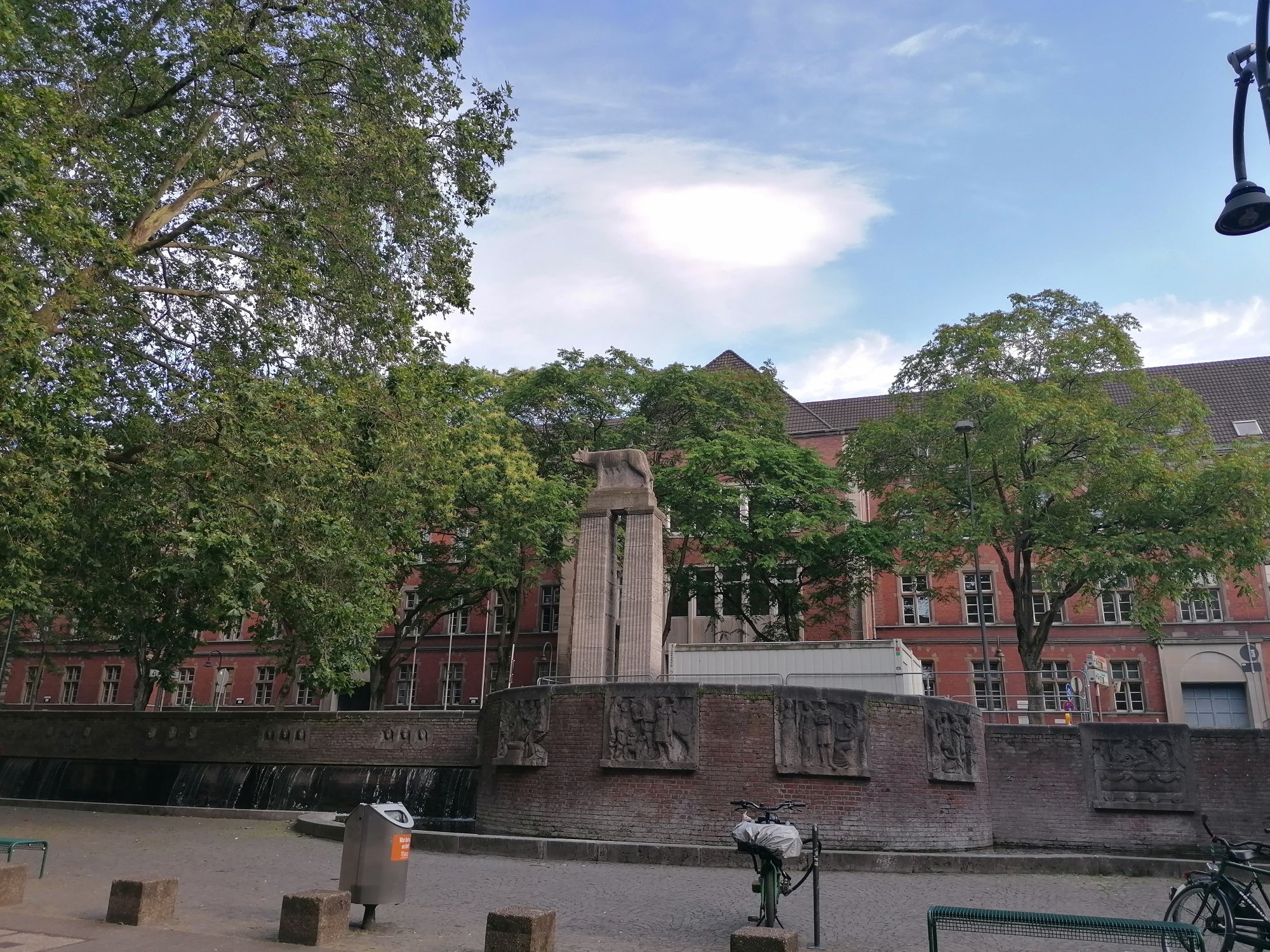 Römische Macht in Stein und Wasser – Der Römerbrunnen