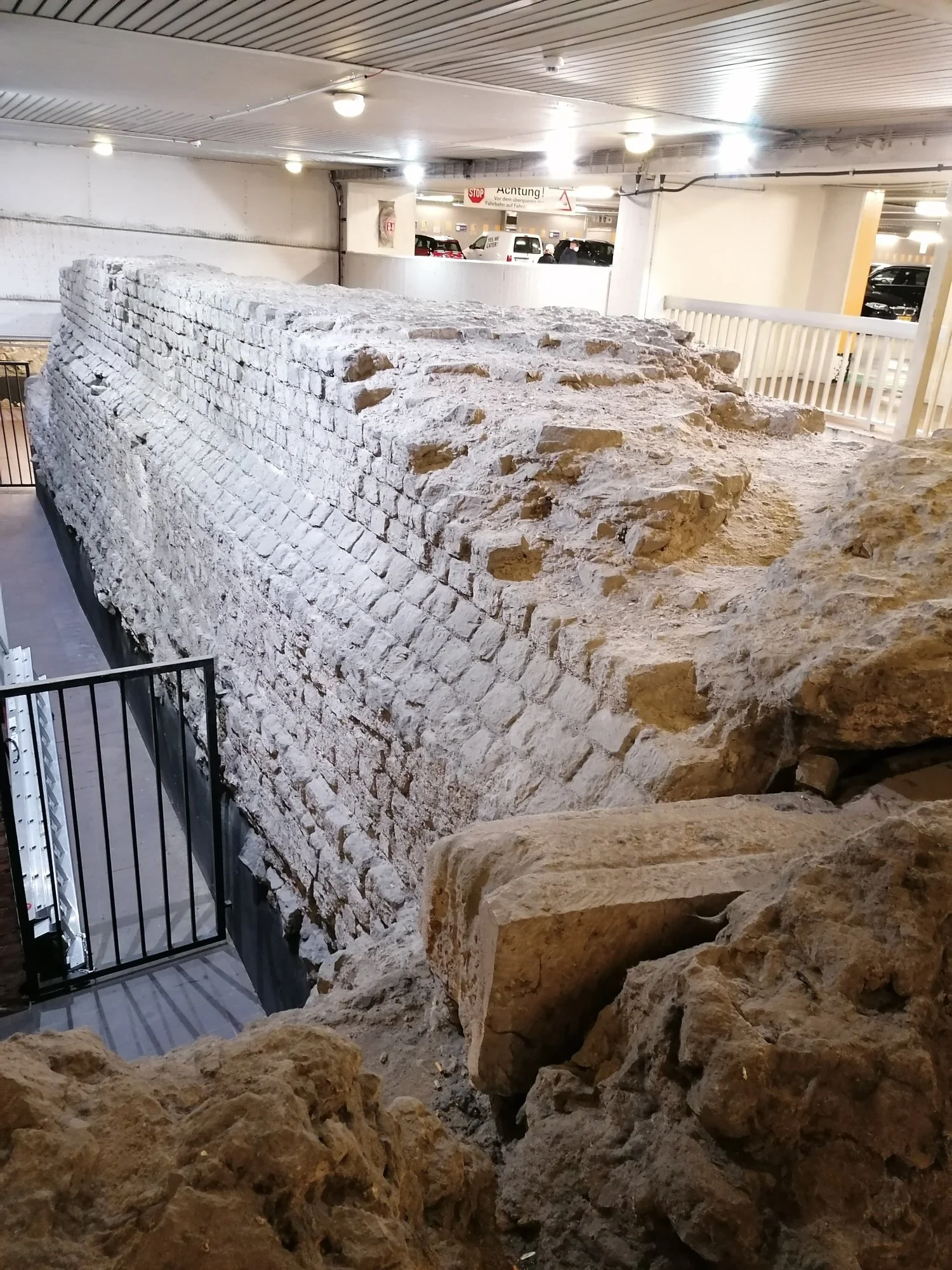 Römische Stadtmauer, Nordmauer_c_Kölnisches Stadtmuseum, Anke Leyendecker.jpg