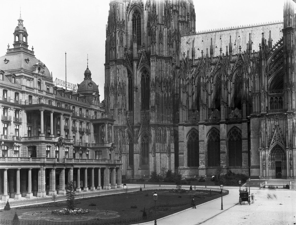 Nicht eins, nicht zwei, nicht drei – gleich vier Dom-Hotels