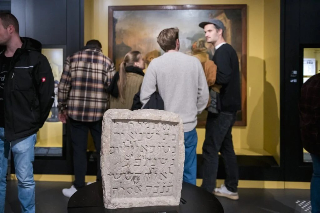 03_Bild 2 - Ausstellung.jpg