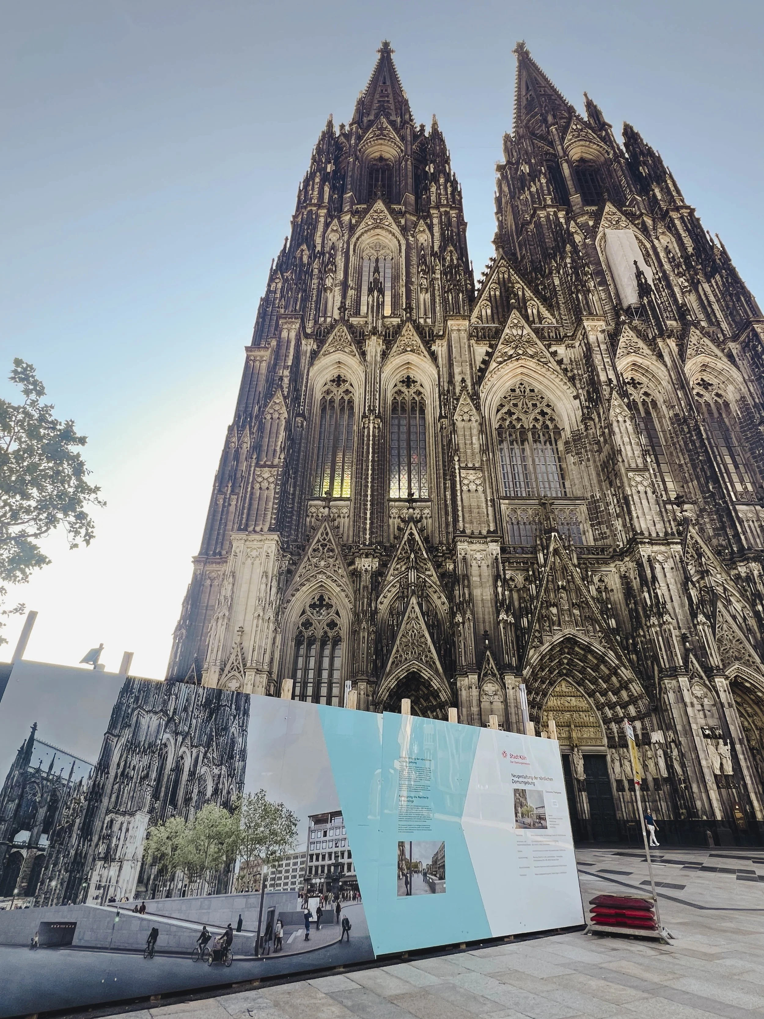 Die Ausstellung im öffentlichen Raum zieht weiter – mit neuen spannenden Inhalten