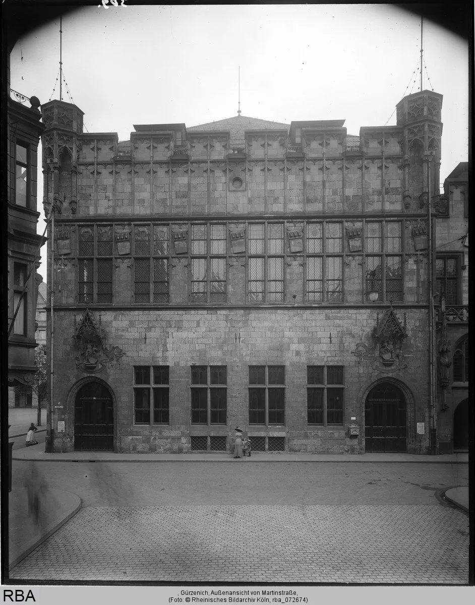Historische Aufnahme des Gürzenichs (Außenansicht) in schwarz weiß