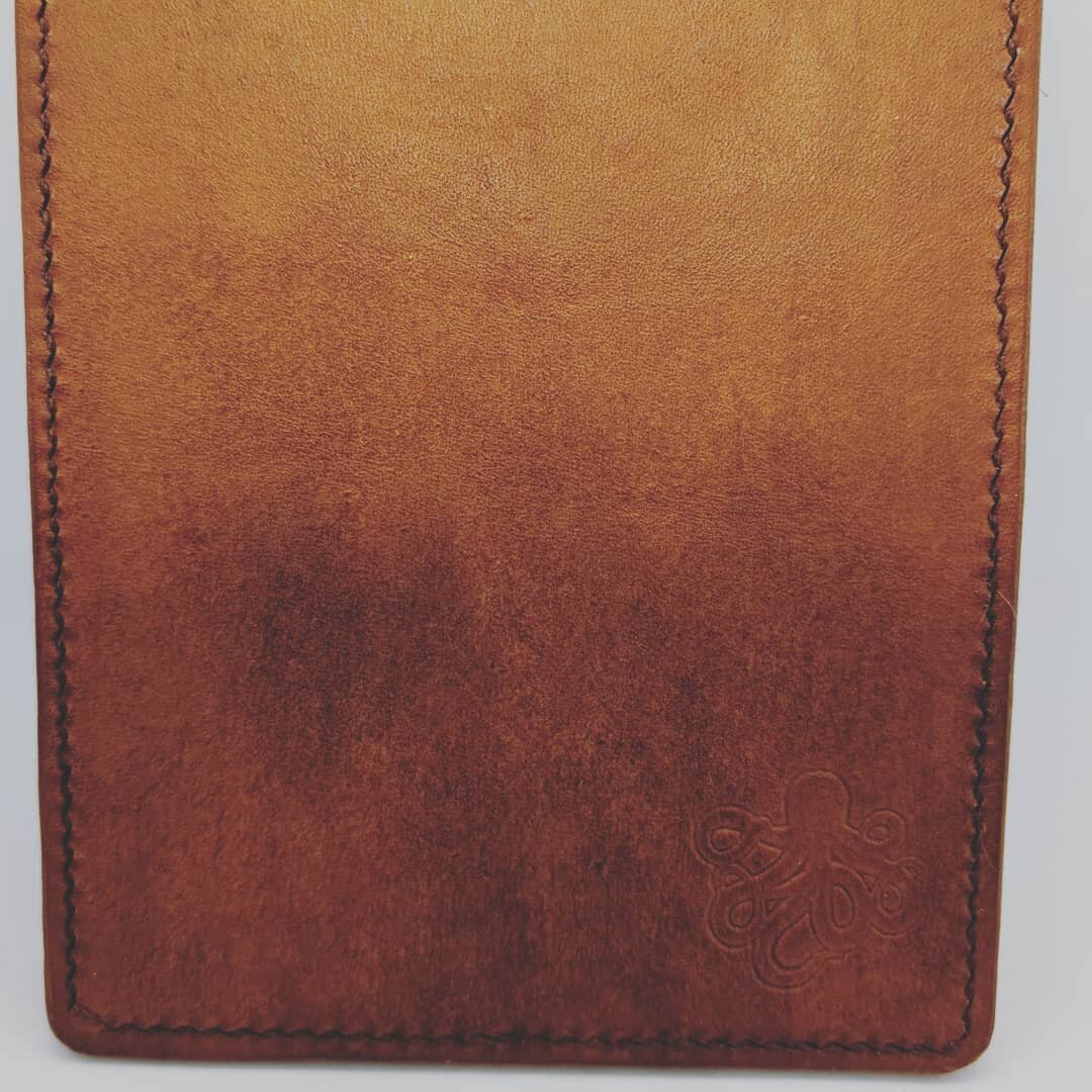 Hand sewn leather minimalist wallet. #leather #leatherworking #wallet #walletdesign #design #hobby #crafts #crafting #sew #sewing #englishbridle