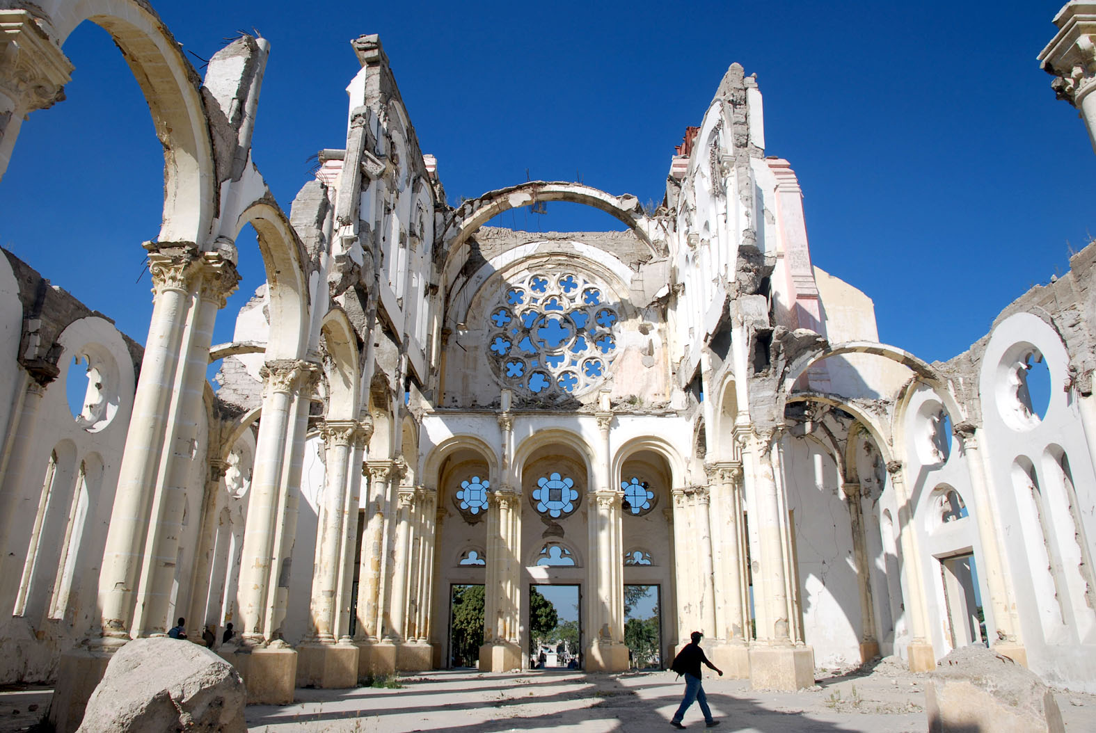 165161_vignette_HAITI-2-ans-Cathedrale.jpg