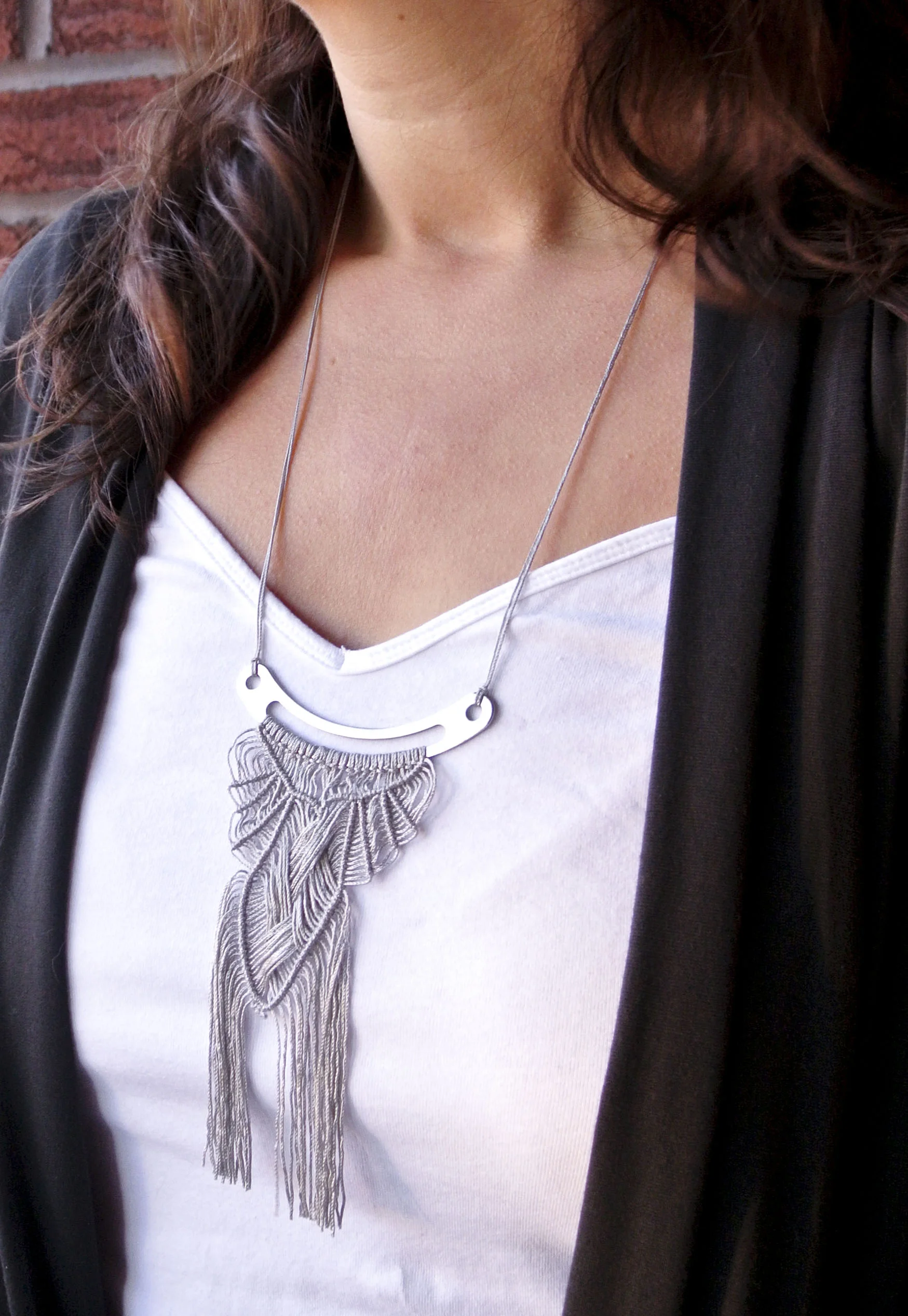 ULOBORI KNOT MACRAMÉ PENDANT