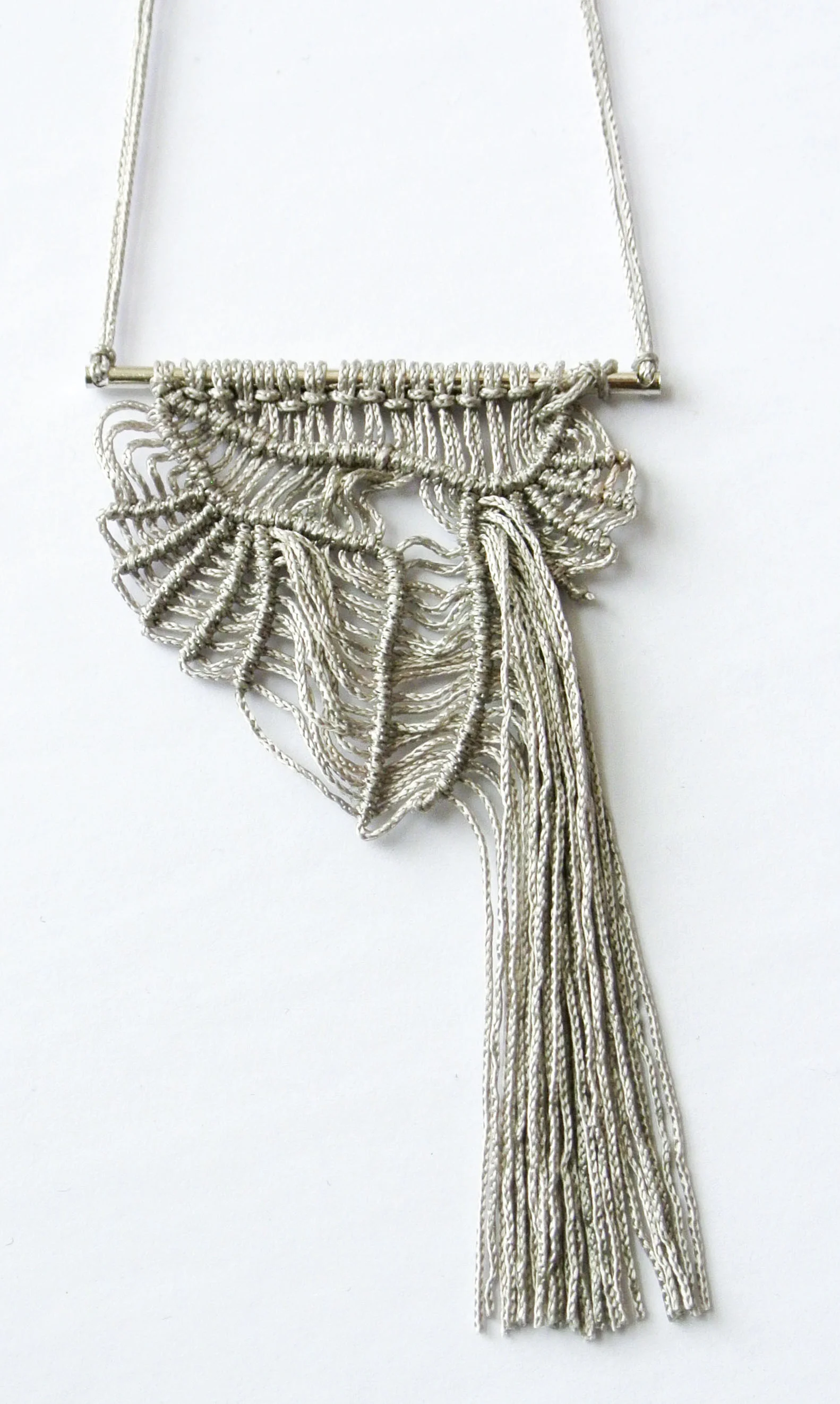 FURCOTA MACRAMÉ PENDANT