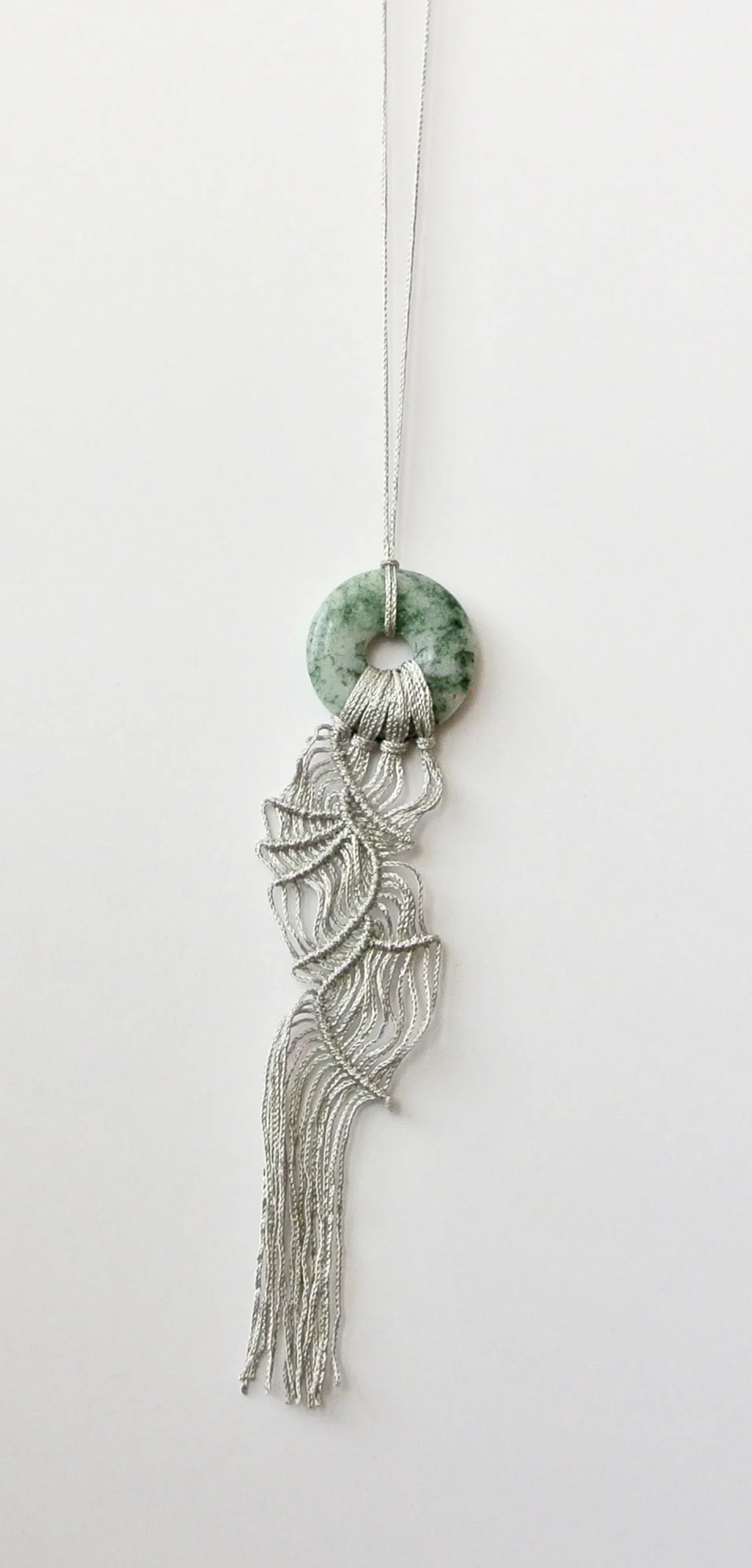 THERII JADE MACRAMÉ PENDANT
