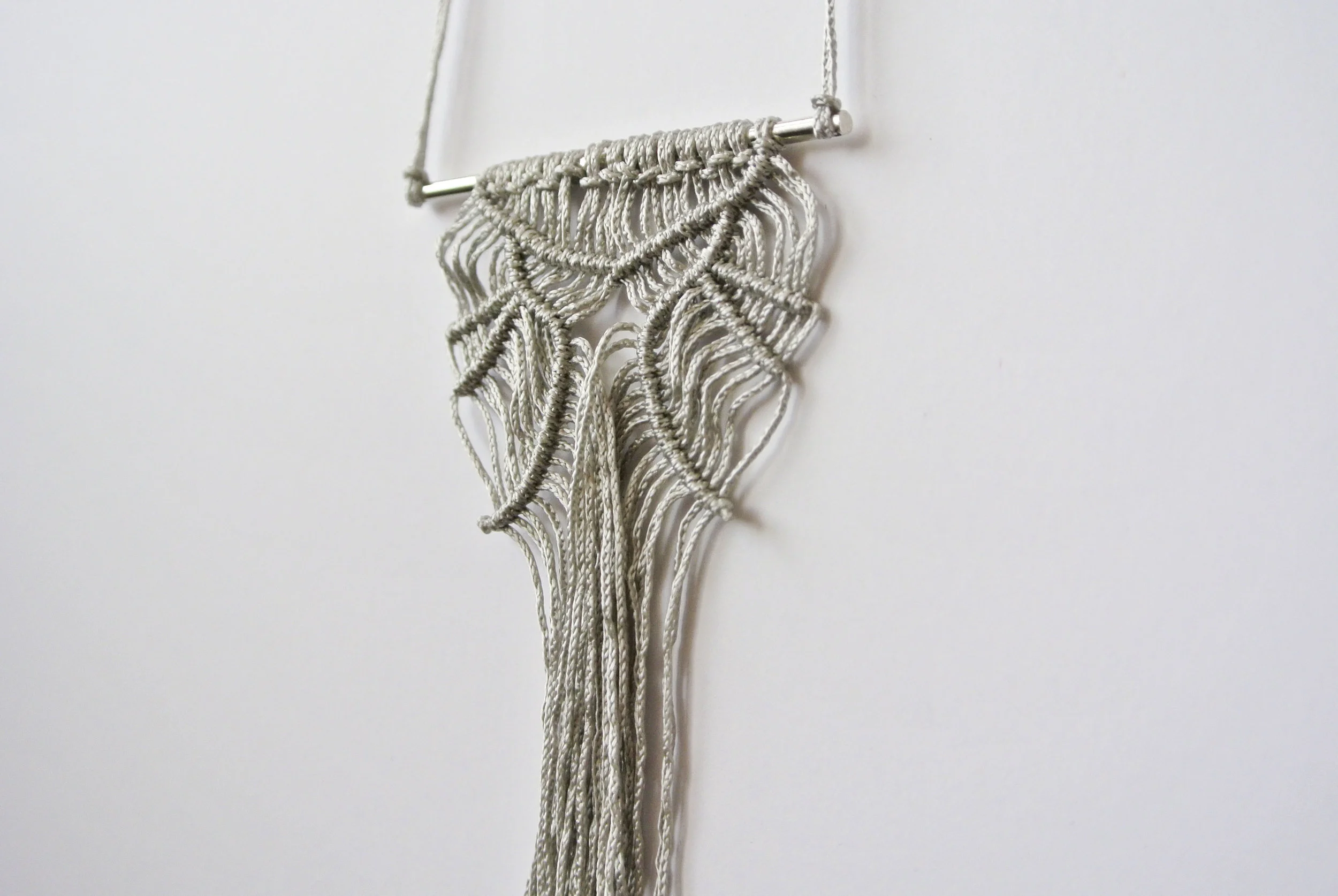 ULOBORI MACRAMÉ PENDANT