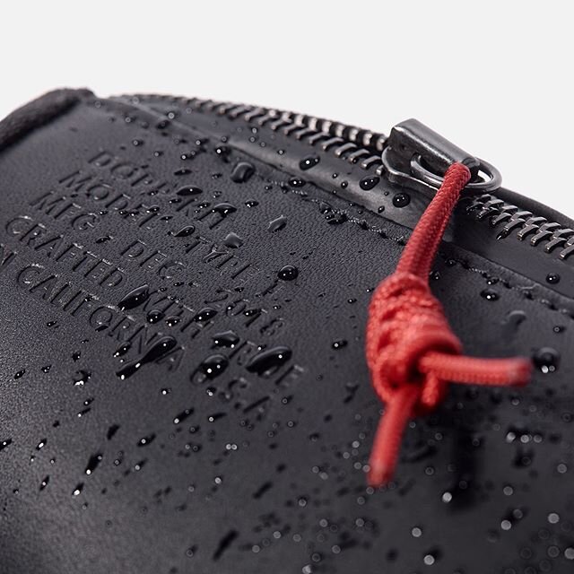 Robust materials make all the difference.⁠ ⁣⠀⁠
PC: @markvphoto .⁣⠀⁠
.⁣⠀⁠
.⁣⠀⁠
.⁣⠀⁠
#fraserkit #fraserkitco #distinctive #limited #timeless #sanfrancisco #gents #wallets #leathercraft #designfirst #doppkit #travelgearformen