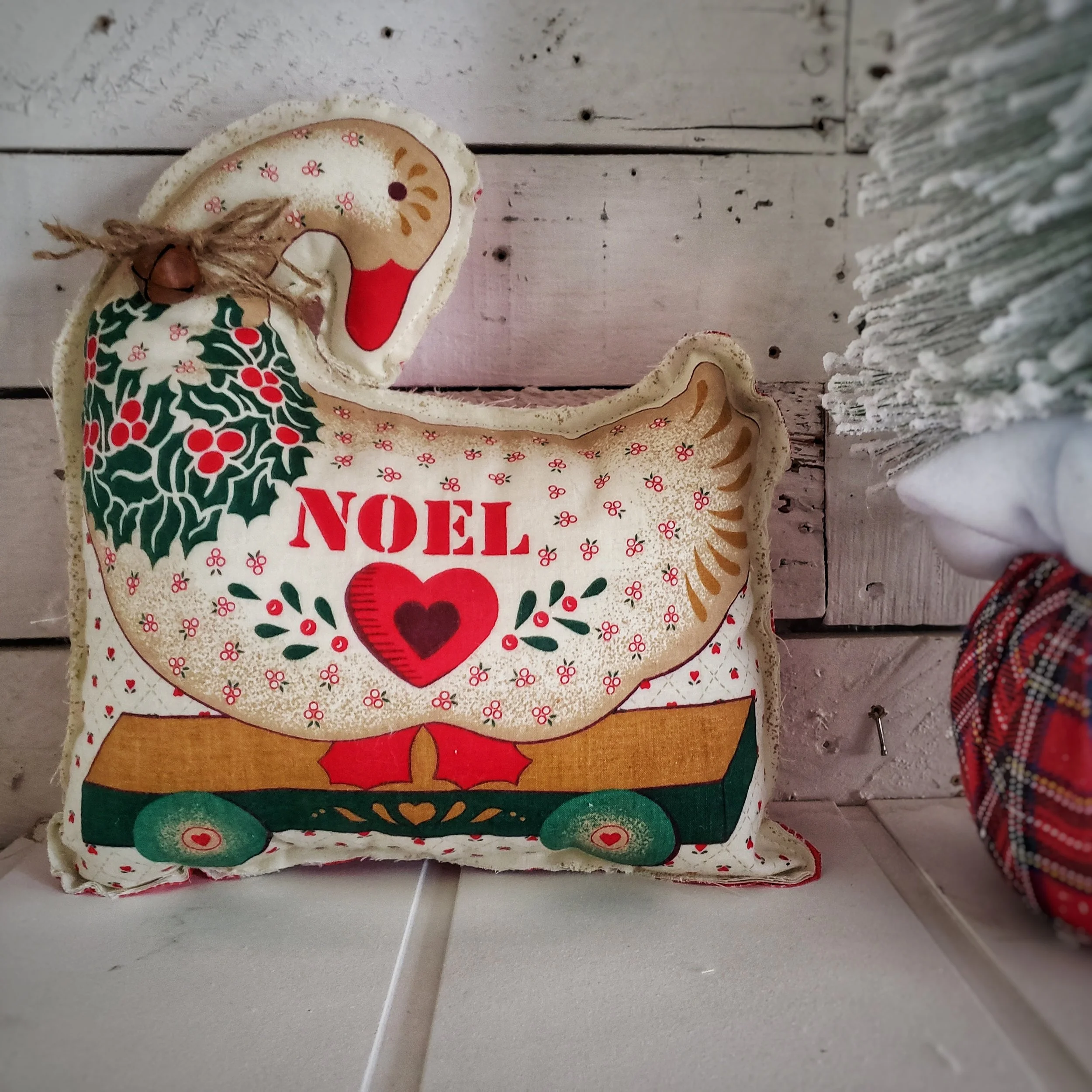 Christmas Goosey Puff No.1