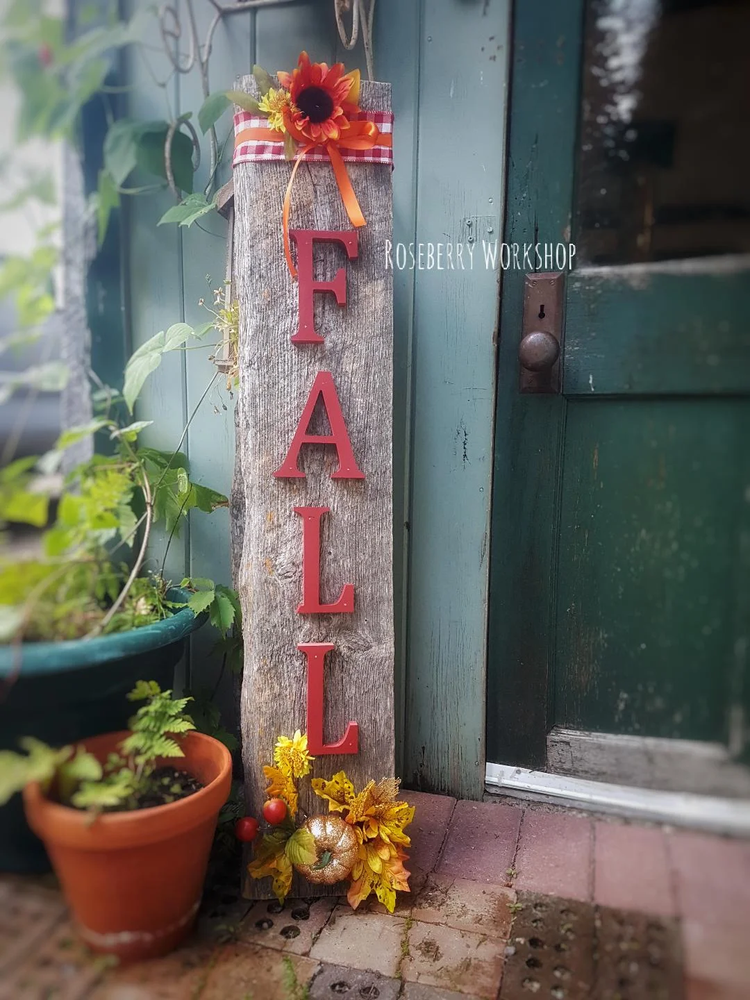 "FALL" Barnboard Sign (Red w/ glitter pumpkin)