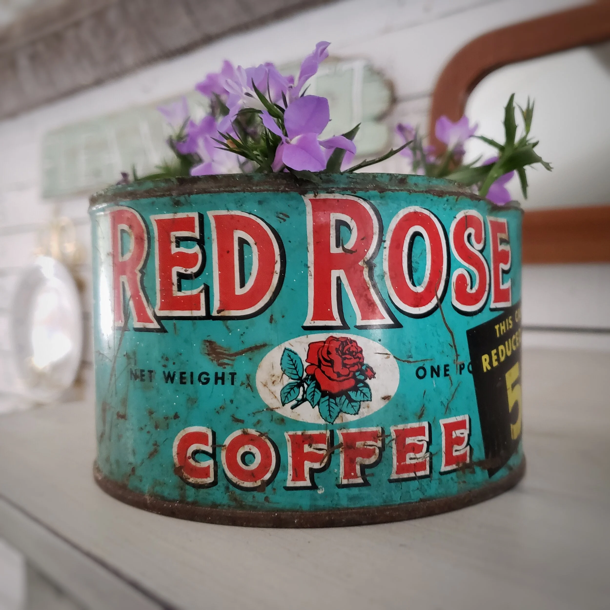 Vintage Red Rose Can