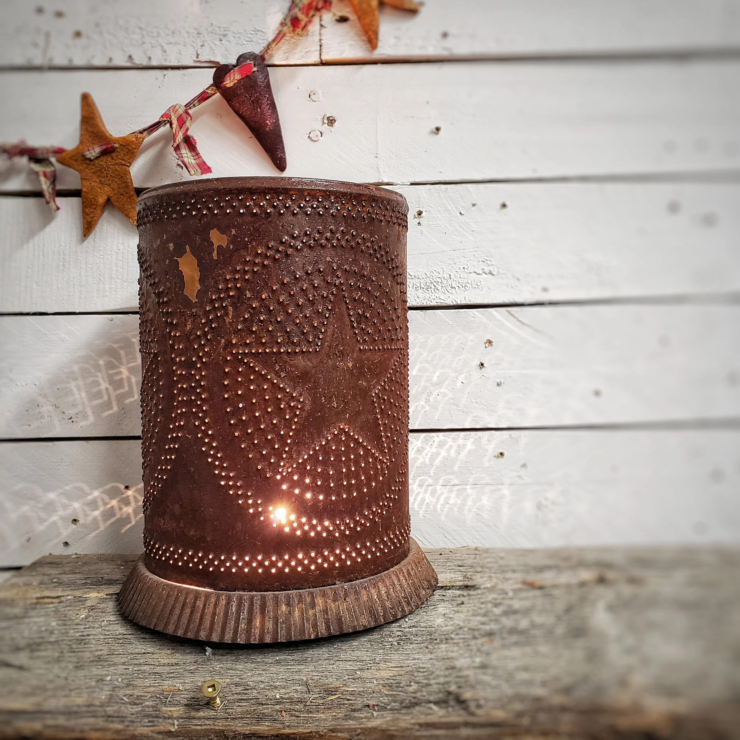 Rustic Metal Star Lamp