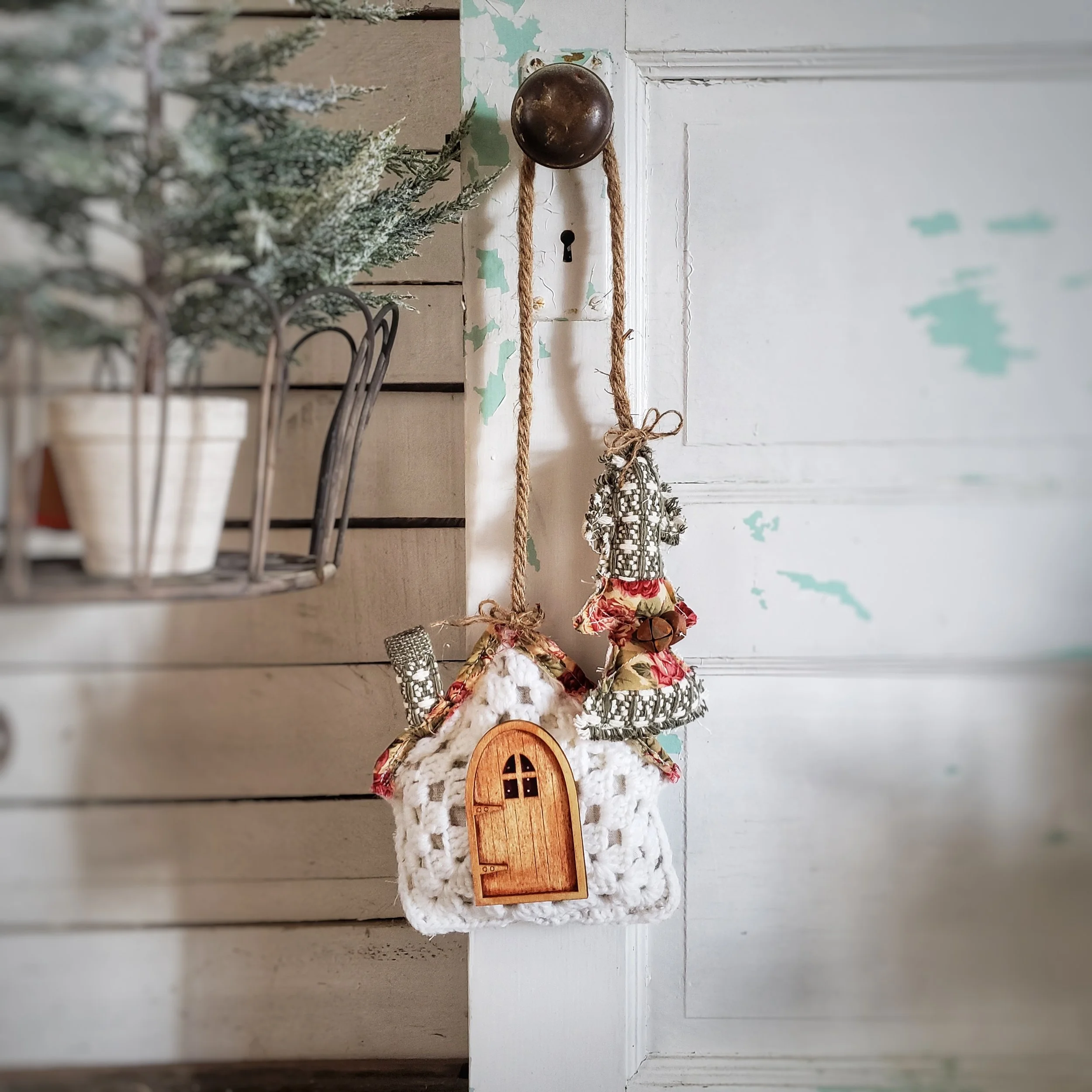 Cottage & Christmas Tree Puff Hanger No.3