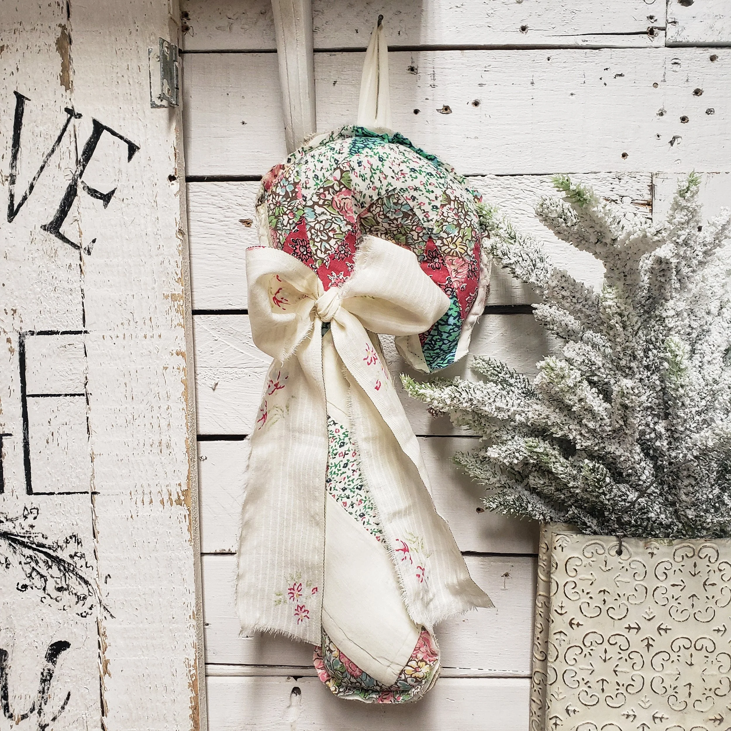 Lg. Quilted Candy Cane with Bow