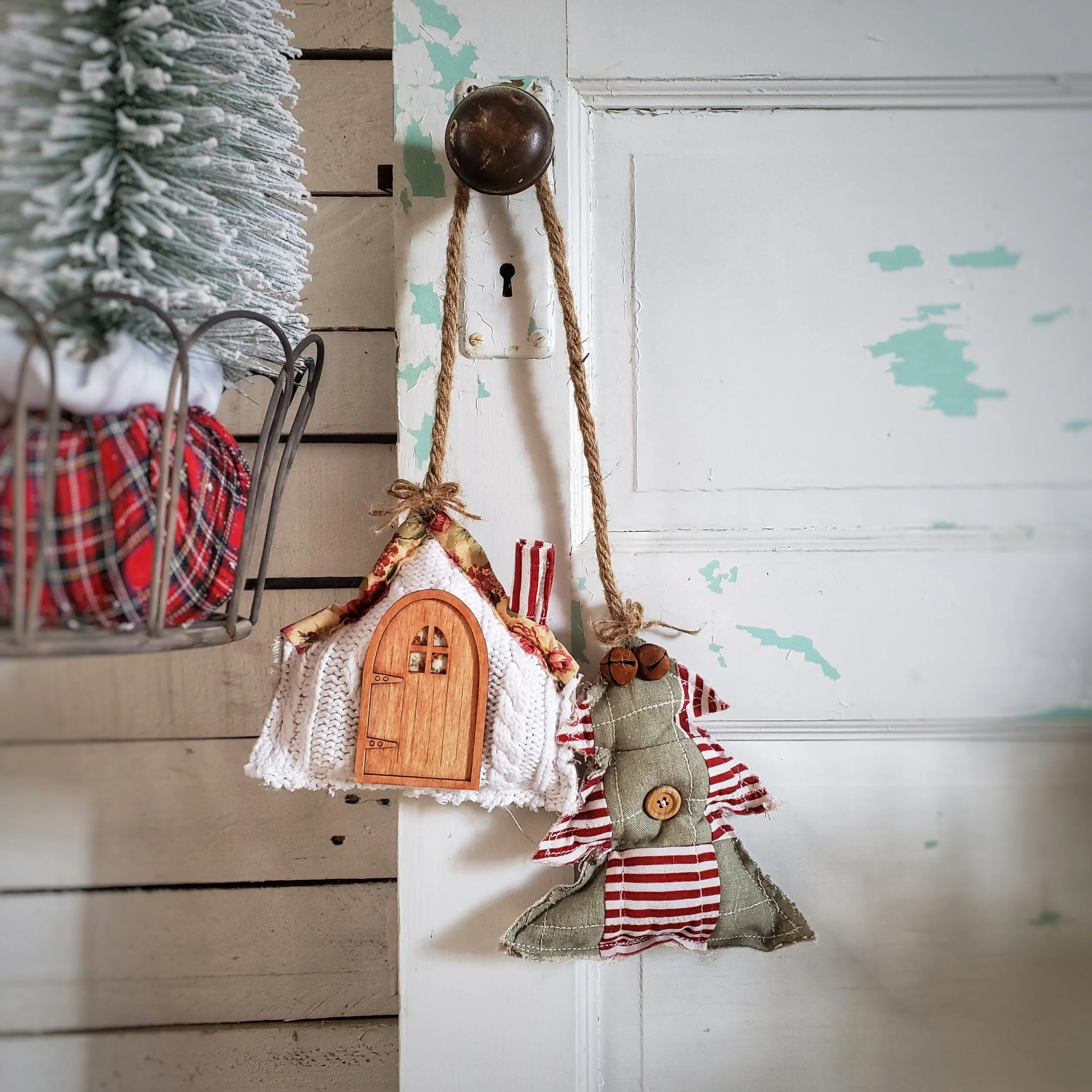 Cottage & Christmas Tree Puff Hanger No.1