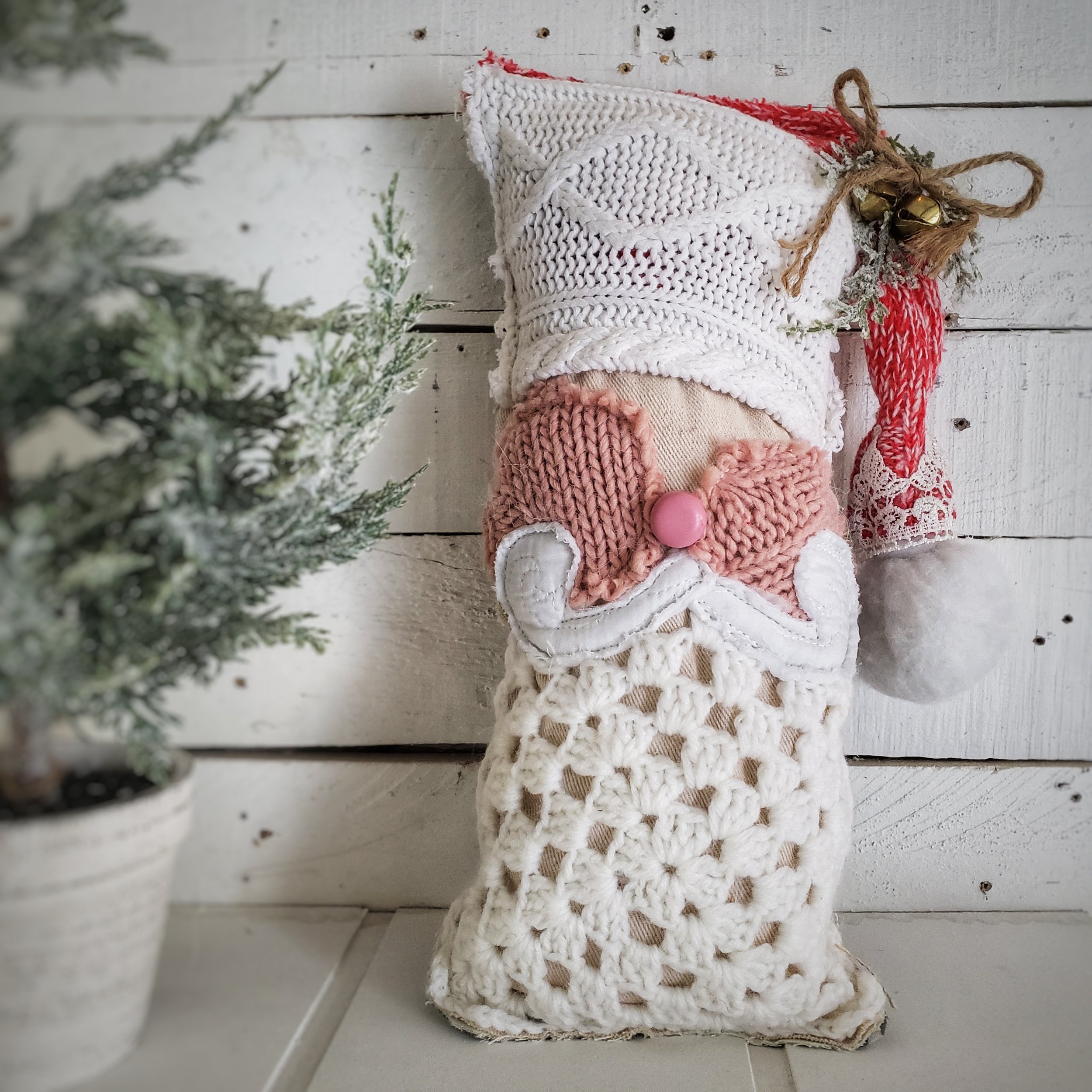Santa Knits Puff