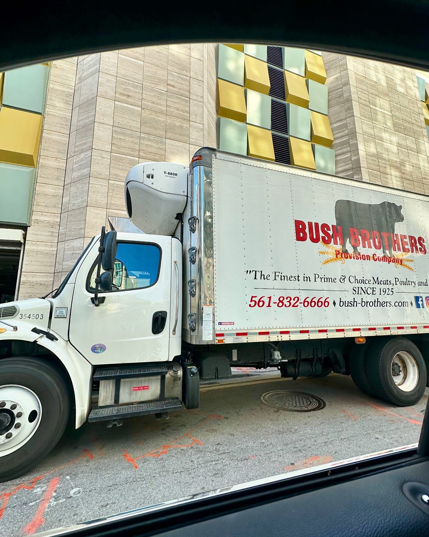 Spotted! One of our trucks in Brickell 🌴

We deliver all over the state of Florida! 🚚🚚🚚 Let us know what we can bring you 🥩

#bushbrothers #bushbros #miami #brickell #miamifl #305 #miamiflorida #floridabusiness #floridarestaurant