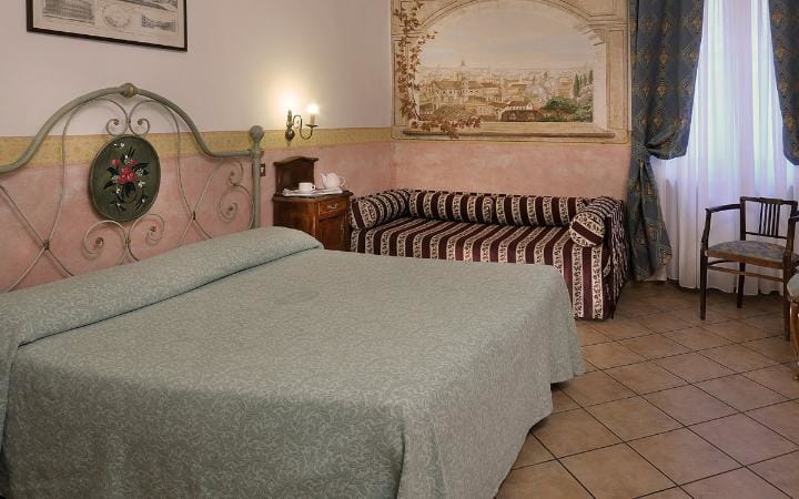 Hotel Parlamento, Telegraph expert rating 7/10