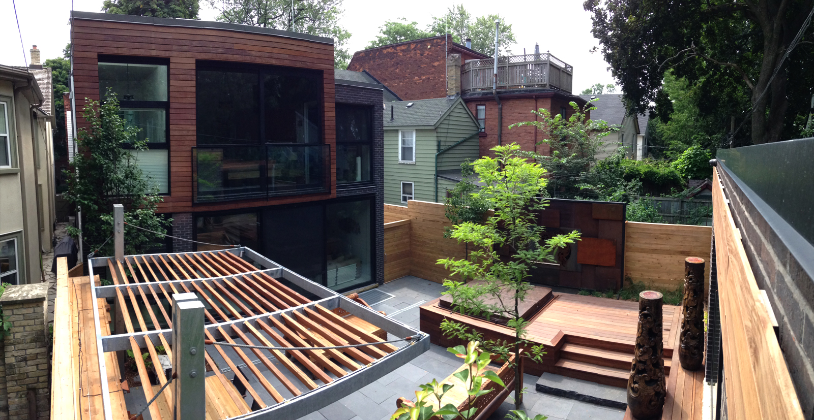 Location : Toronto, ON Completion : 2013 Area : 399m², 4,300ft² Project Lead : Donald Peckover Energy Intensity (Estimated) : 138 kWh/m² Reduction in Energy Use from Typical : 50% Structural : K H Davis Consulting Engineers Mechanical : Alpha Comfort Control Alternative Energy : Generation Solar Lighting : DarkTools Landscape : bsq Landscape Architects