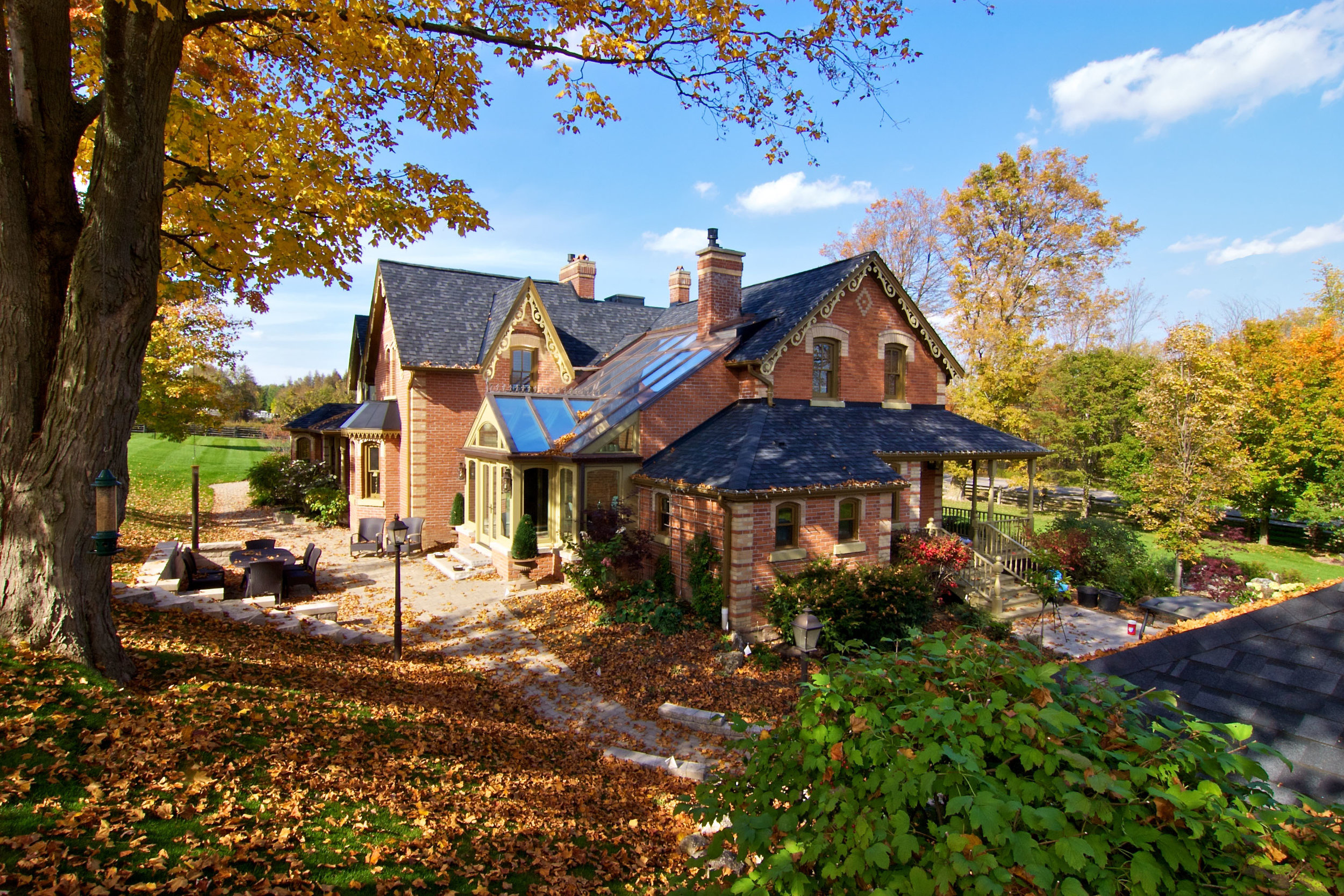 Wellington County Farmhouse Fully-Accessible Energy-Efficient Addition and Renovation Many of the charming and distinctive features of the original farmhouse were carefully considered and incorporated into the design of these fully-accessible, resource and energy-efficient additions and renovations. Generous glazing naturally illuminates the dining room, while careful selection and placement of bathroom fixtures ensures accessibility and inclusivity for all. This traditional, century-old home in rural Ontario is now equipped to meet the special needs of a dynamic 21st-century family.