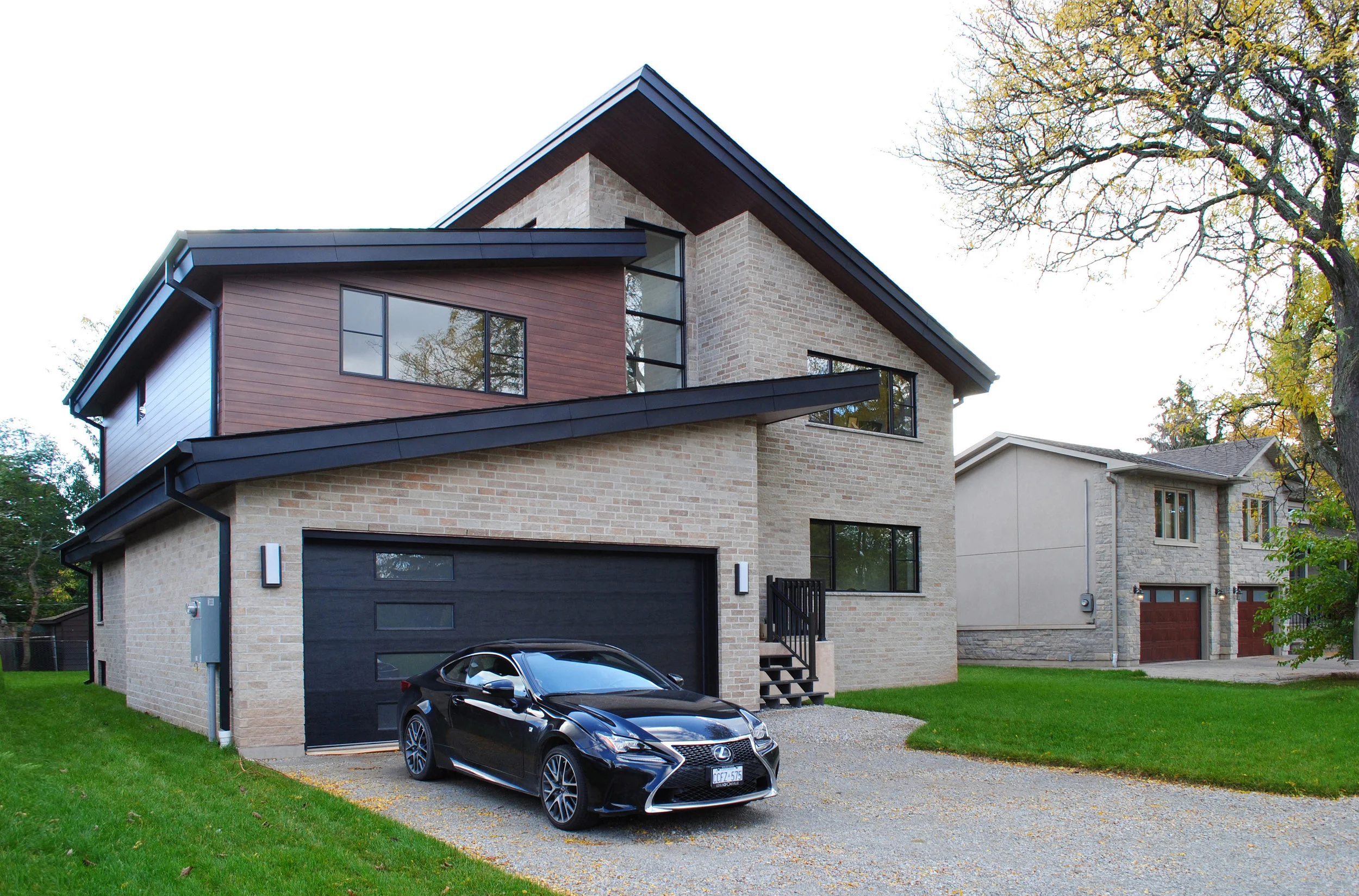 Sawyer Residence Contemporary New Build in Oakville When our clients read Jane Gadd’s article in The Globe and Mail about Sustainable’s healthy and accessible Wellington County Farmhouse, it took them over a year to reach out to us. Having very specific needs and desires required thorough research and inward searching for them. But once they had decided on rebuilding an existing split level into a new, highly energy-efficient, light-filled, and spacious home, they knew the task required an architect like Sustainable. Our experience with healthy and accessible building allowed us to guide them through a design process where a home was generated that would be passed down through the generations. The house had to appeal to the kids too. A grand living, dining, and kitchen space was designed for all generations of family to entertain, play, and spend quality time together. Sustainable features include: high clerestory windows that spill light into the 2-storey central hallway; in-floor radiant heating throughout the house; a highly-insulated building shell; and a fully-accessible ground floor, that will meet the family’s needs well into the future.