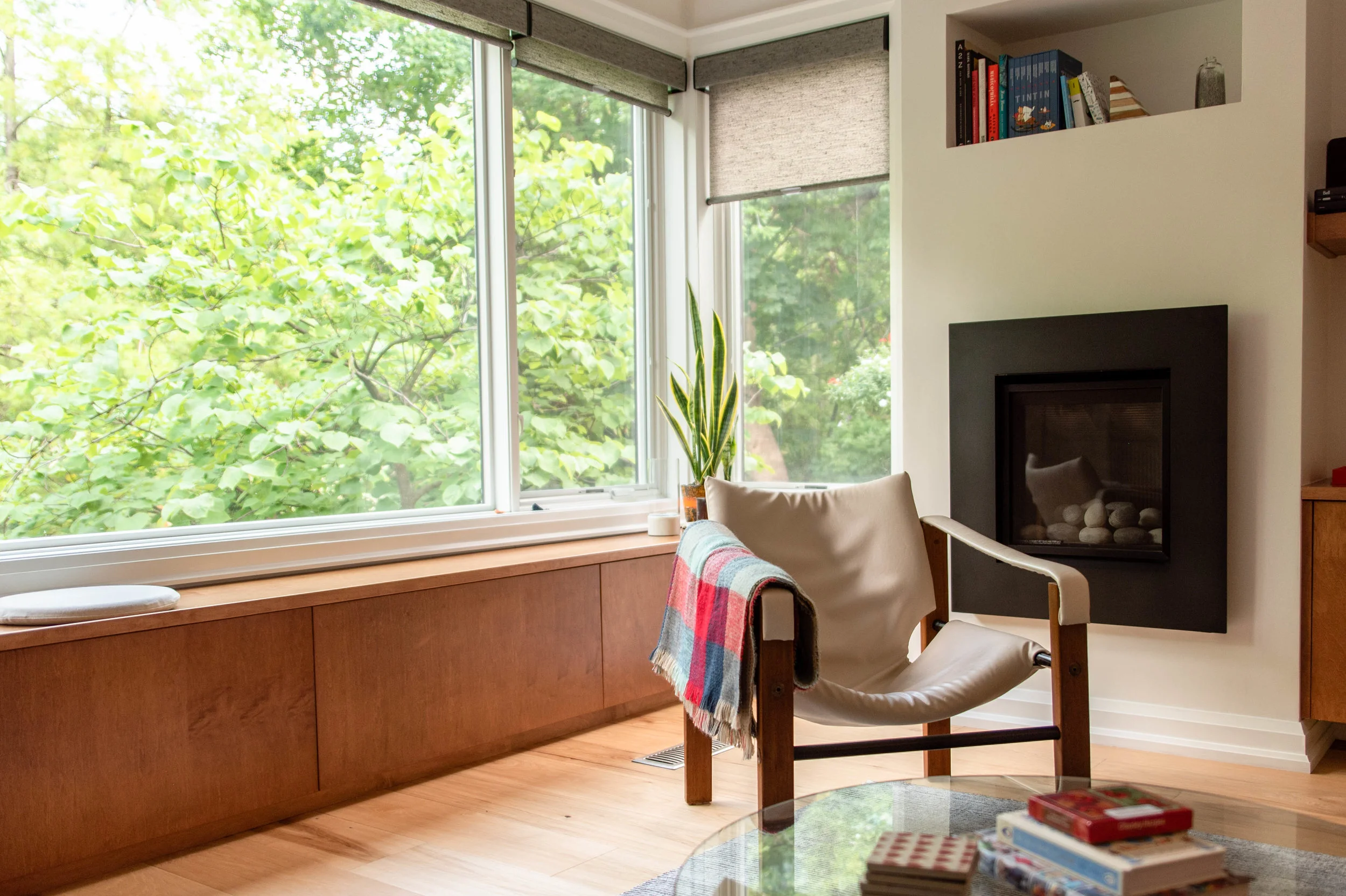 East Danforth House Modern East Danforth Addition The clients of this East Danforth home wanted to expand their living space and create a new principal bedroom to capture views out over Small’s Creek. The existing home had already been renovated, so it was important to preserve the work that had already taken place. Carefully removing the roof structure of an old single-storey addition, a new volume was carefully placed around the existing kitchen, leaving the previously-renovated kitchen at the heart of the main floor. The extended footprint of the home creates a more defined series of interior and exterior spaces perfect for entertaining, with room for intimate groups to gather separately, or a larger group to come together. A deep window well at the rear ensures the new lower level also shares a close relationship with the backyard and ravine.