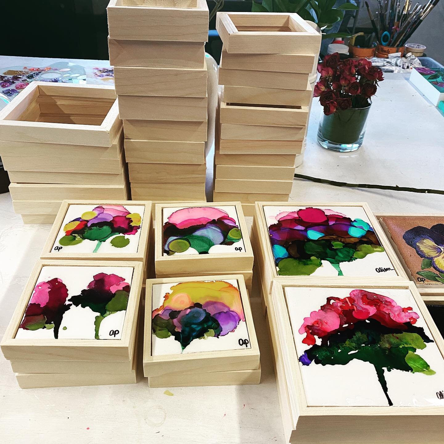 Prepping for Somerville Open Studios happening April 30th and May 1st. Mark your calendars! 

#art #artist #artistsofinstagram #artistsoninstagram #vernonstreetstudios #somerville #boston #interiordesign #flowers #traveling #somervilleart #painting #