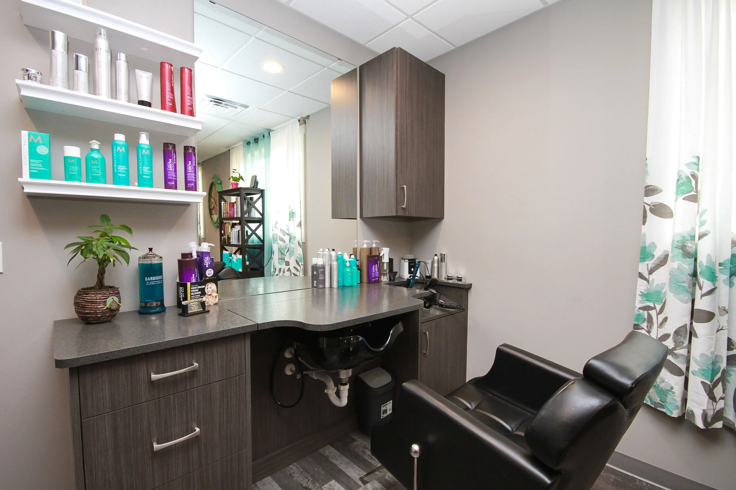 Studio sixtyfive Salon Suites