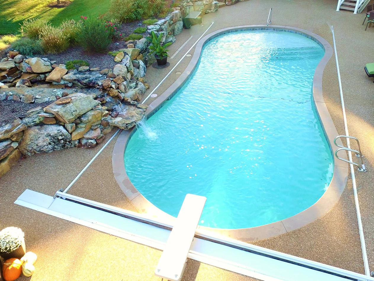 Gunite-freeform-naturalwaterfall-autocover-diving.jpg