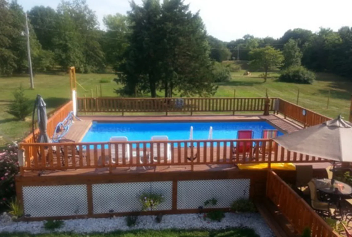 Aboveground-Splash-Superpool-catwalk deck.jpg
