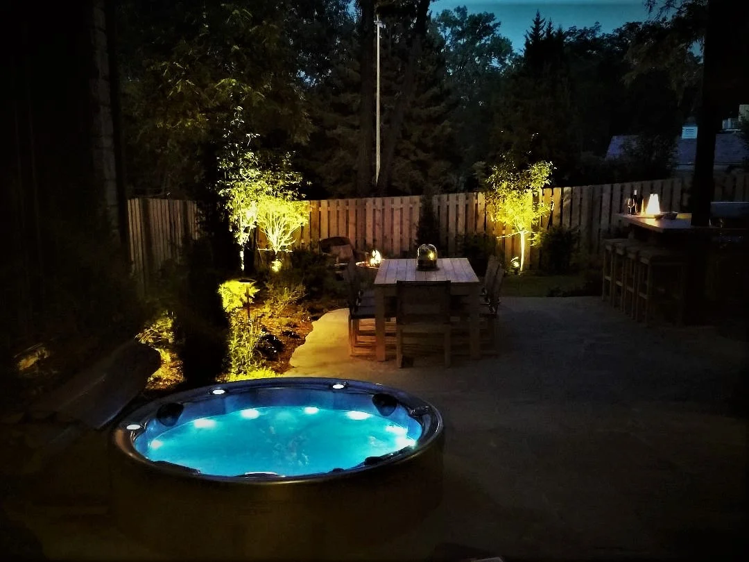 Columbia Pool Spa Marquis Spas e-series 524 evening.jpg