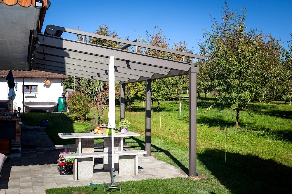 Terrassenüberdachung-Schweiz-Überdachung-Pergola-Epsach-Sitzplatzüberdachung.jpg