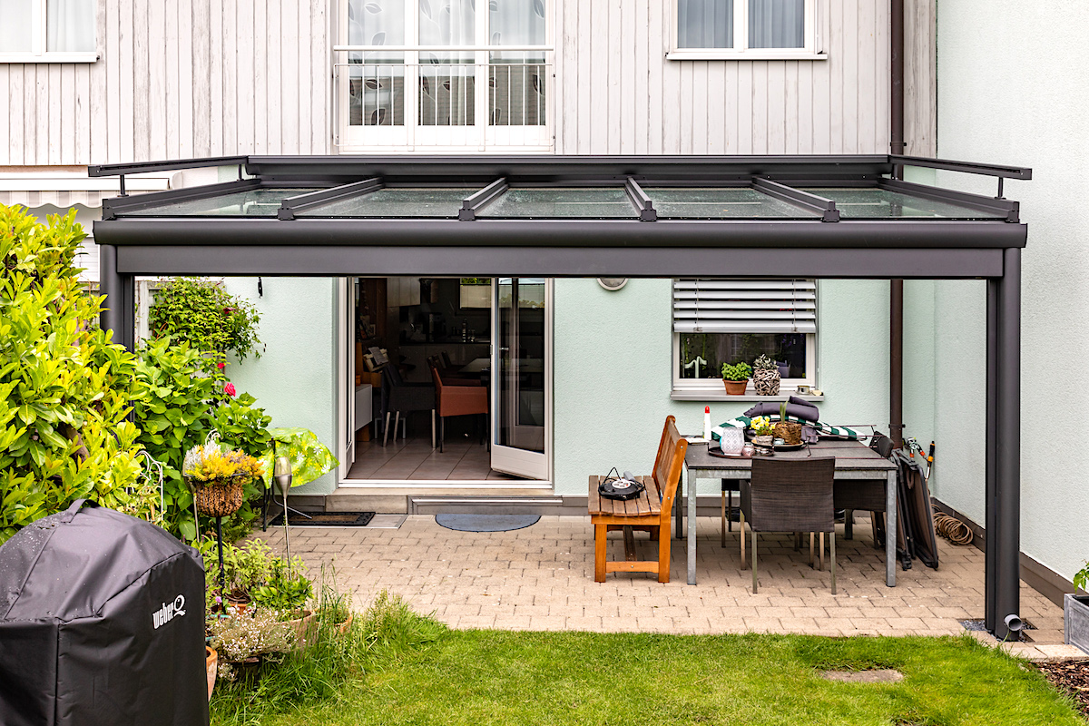 Terrassenueberdachung-Schweiz-Ueberdachung-Pergola-Kleinandelfingen-Sitzplatzueberdachung.jpg