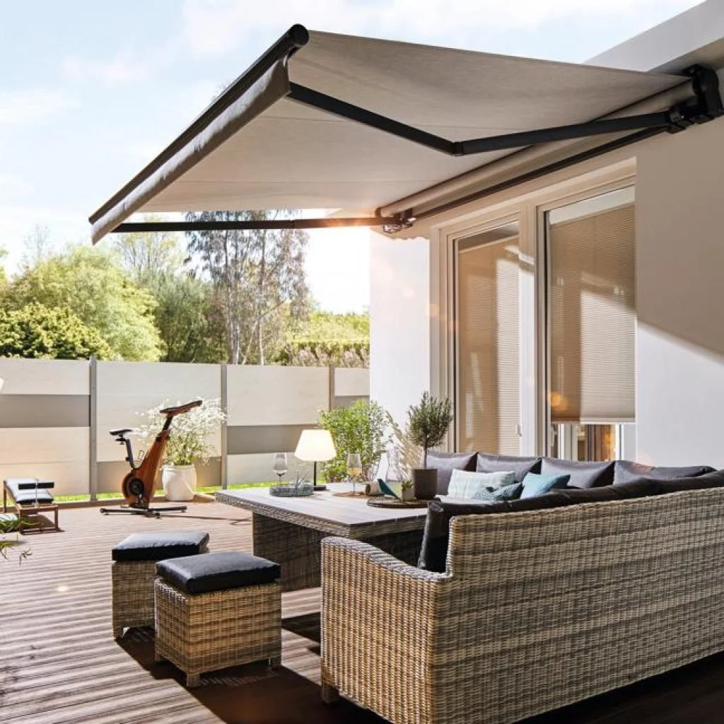 Ausgefahrene Terrassen-Markise