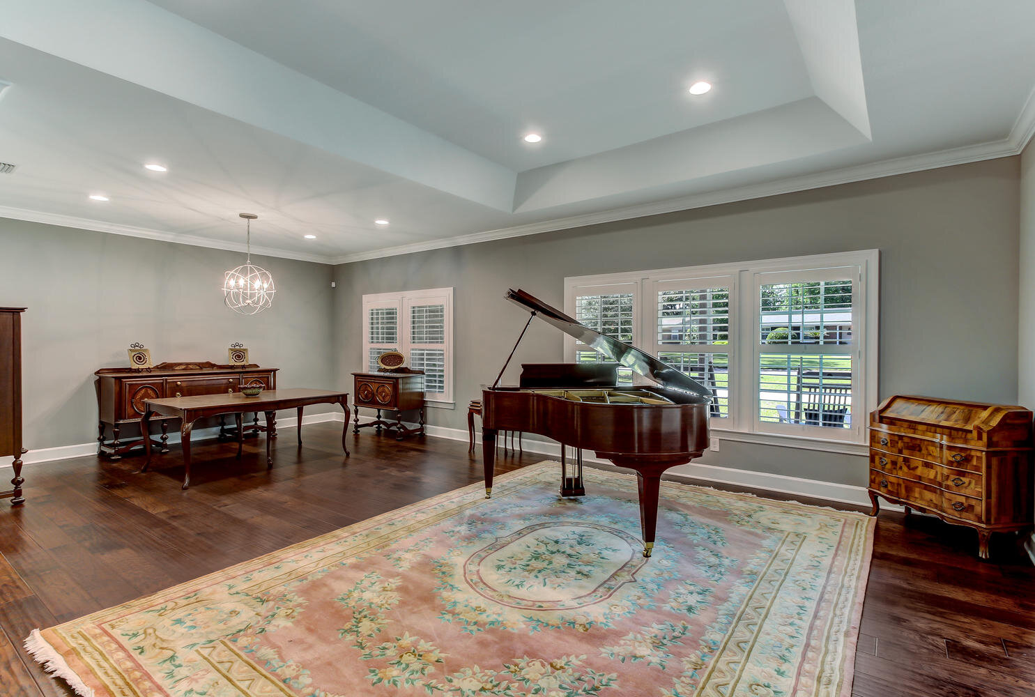 4808 Prince Edward Rd-large-014-123-Living Room-1486x1000-72dpi.jpg