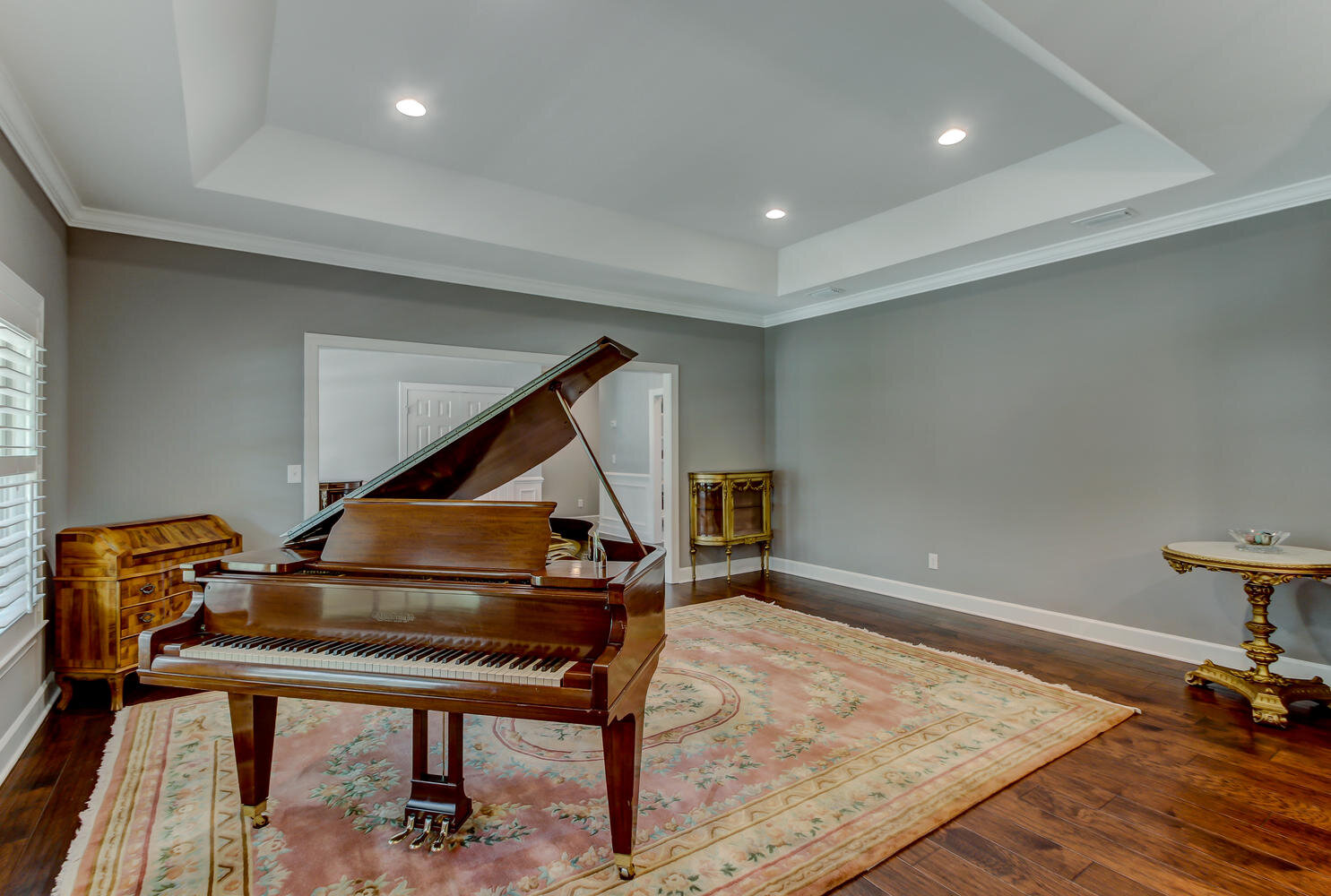 4808 Prince Edward Rd-large-016-115-Living Room-1486x1000-72dpi.jpg