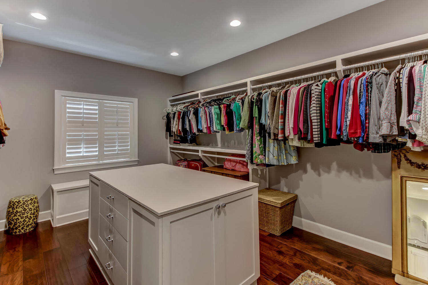 4808 Prince Edward Rd-large-048-144-Master Closet-1500x1000-72dpi.jpg