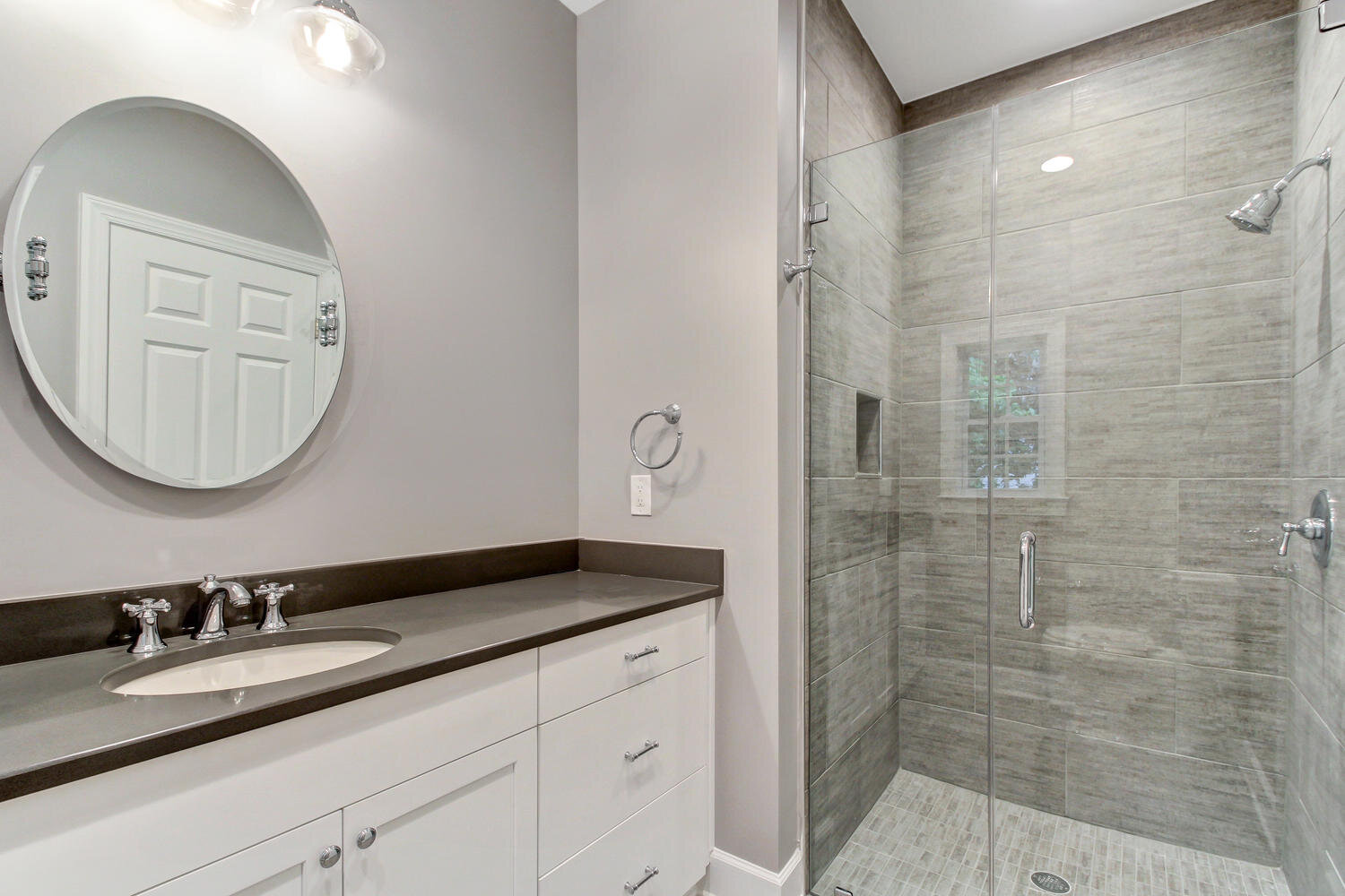 4808 Prince Edward Rd-large-127-44-Guest Bath-1500x1000-72dpi.jpg