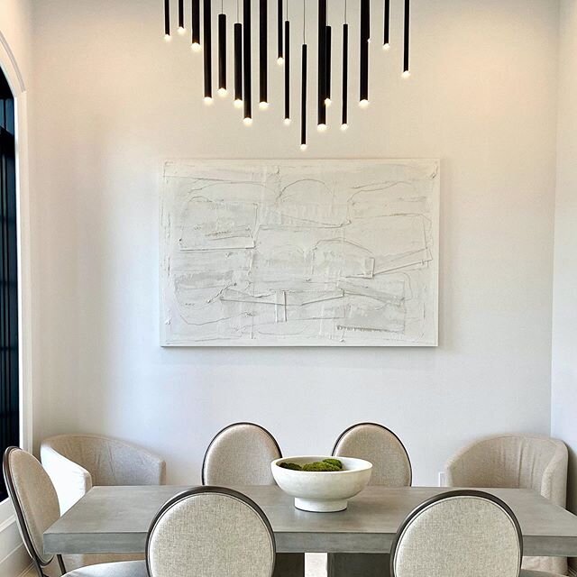 Love seeing this commission come to life in this lucky lady&rsquo;s dining room 😍4X6 linen on canvas ⬜️⚪️