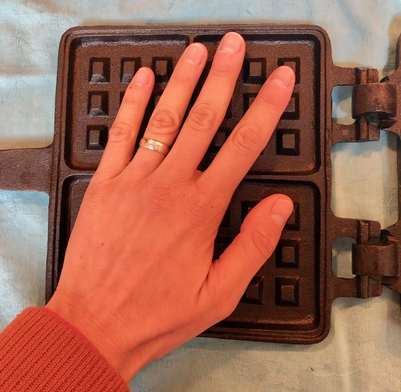 Mind you my hand is on the larger side, but this waffle maker isn’